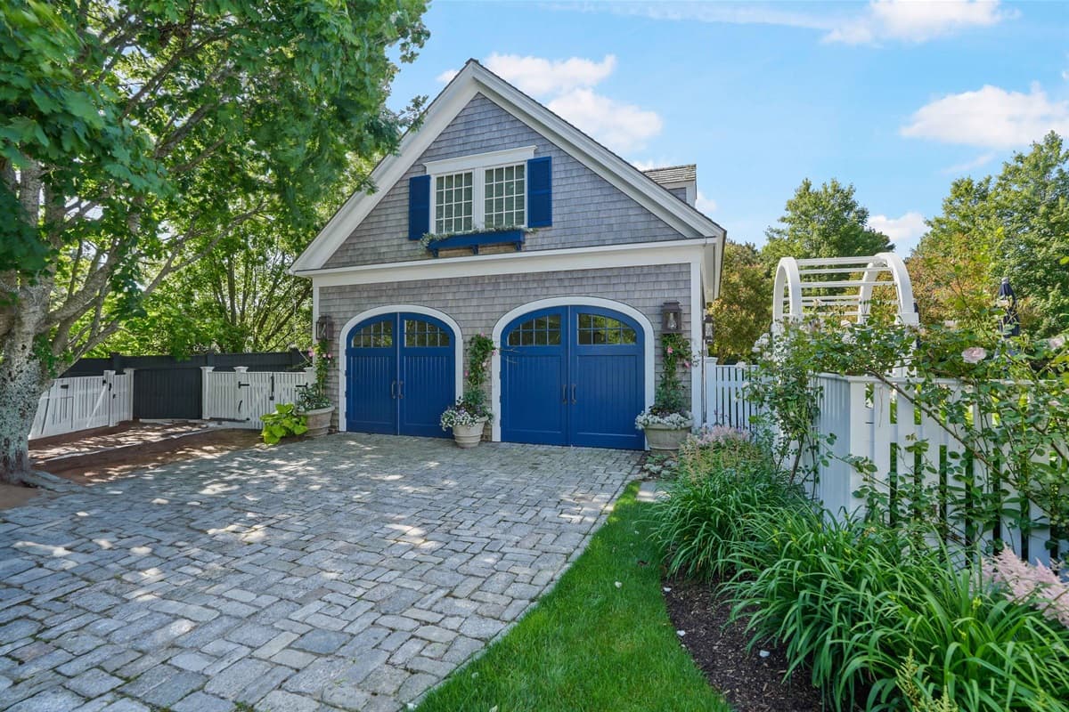 Pool House/Garage