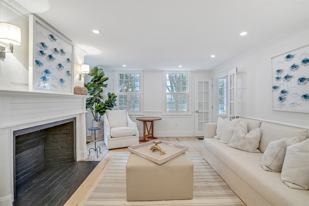 North Sitting Area