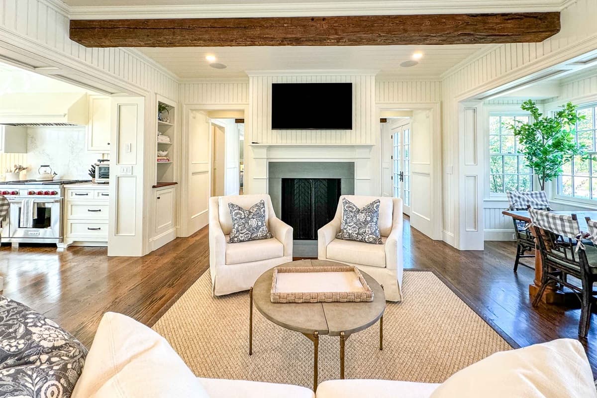Kitchen Sitting Area