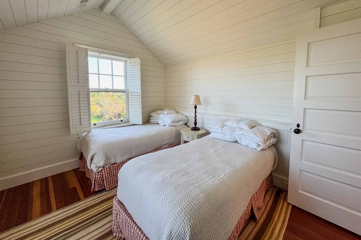 Bedroom Seven