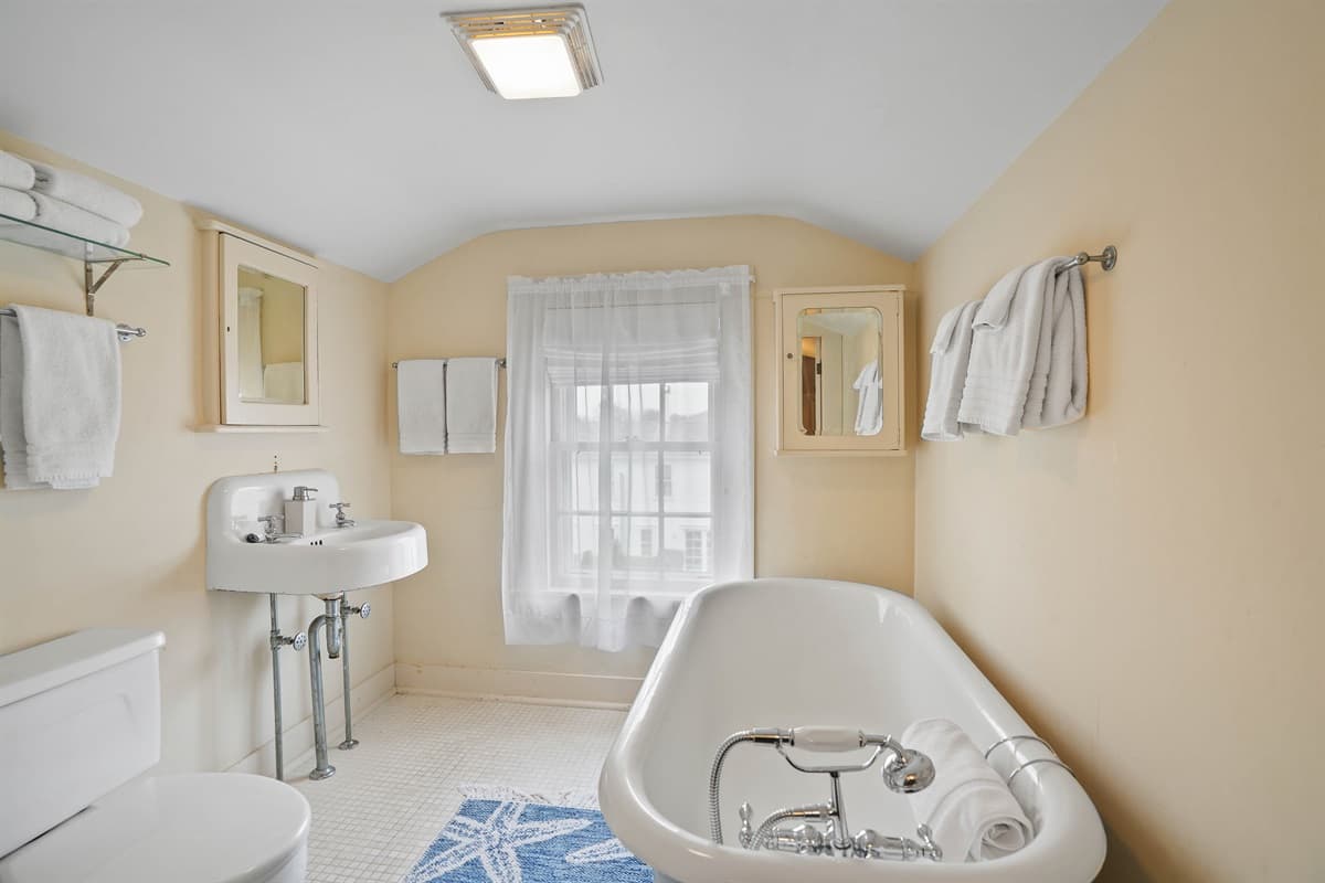 West 3rd Floor Bathroom 7